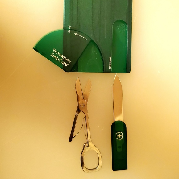 VICTORINOX SwissCard with six tools in translucent emerald - Picture 5 of 6